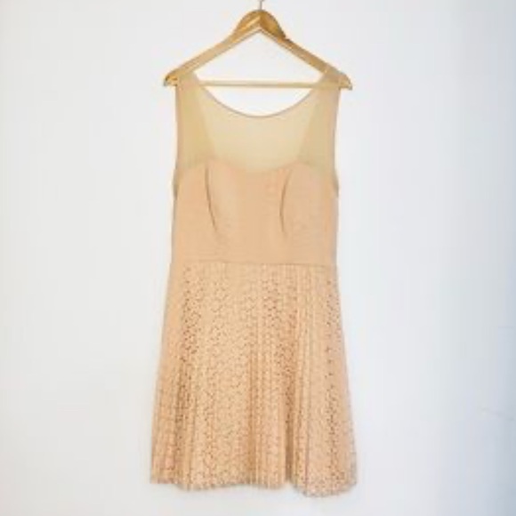 [6] LABEL BY FIVE TWELVE Dress Nude laser cut with bow - Picture 8 of 11